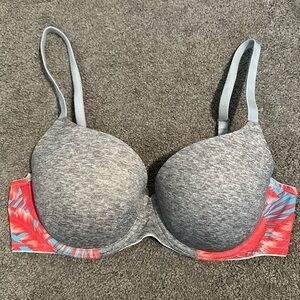 Pink Victoria’s Secret Wear Everywhere lightly lined bra